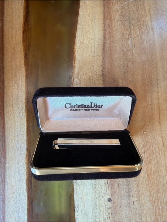 Dior Other - Vintage Christian Dior Gold-Tone Engraved Tie Clip with velvet box